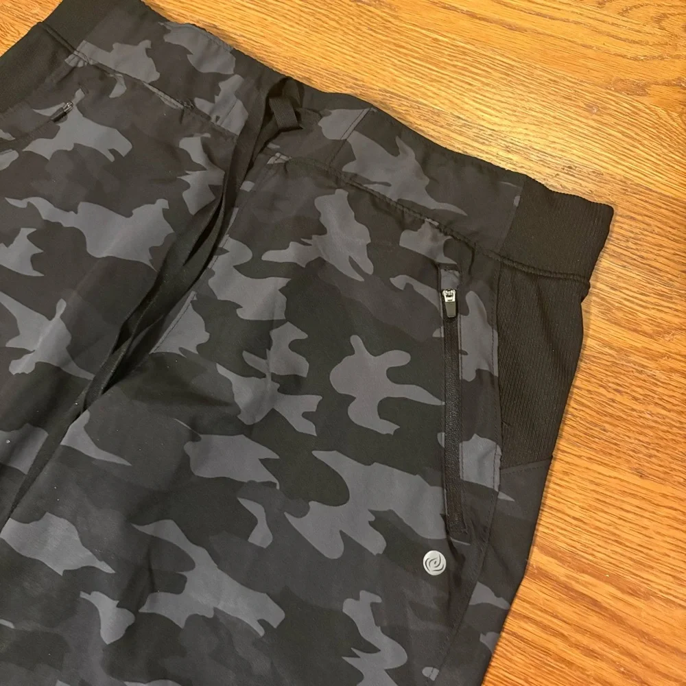 Apana Dark Gray Camo Workout Joggers athleisure hiking loungewear casual black